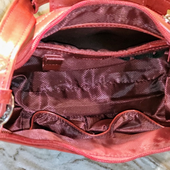 M C Red Leather Shoulder Handbag - Picture 4 of 9